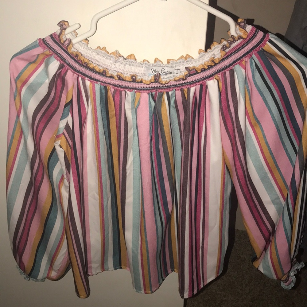 Super cute shirt! Size small never worn